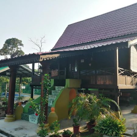 Homestay Warisan Bonda Masjid Tanah/Melaka エクステリア 写真