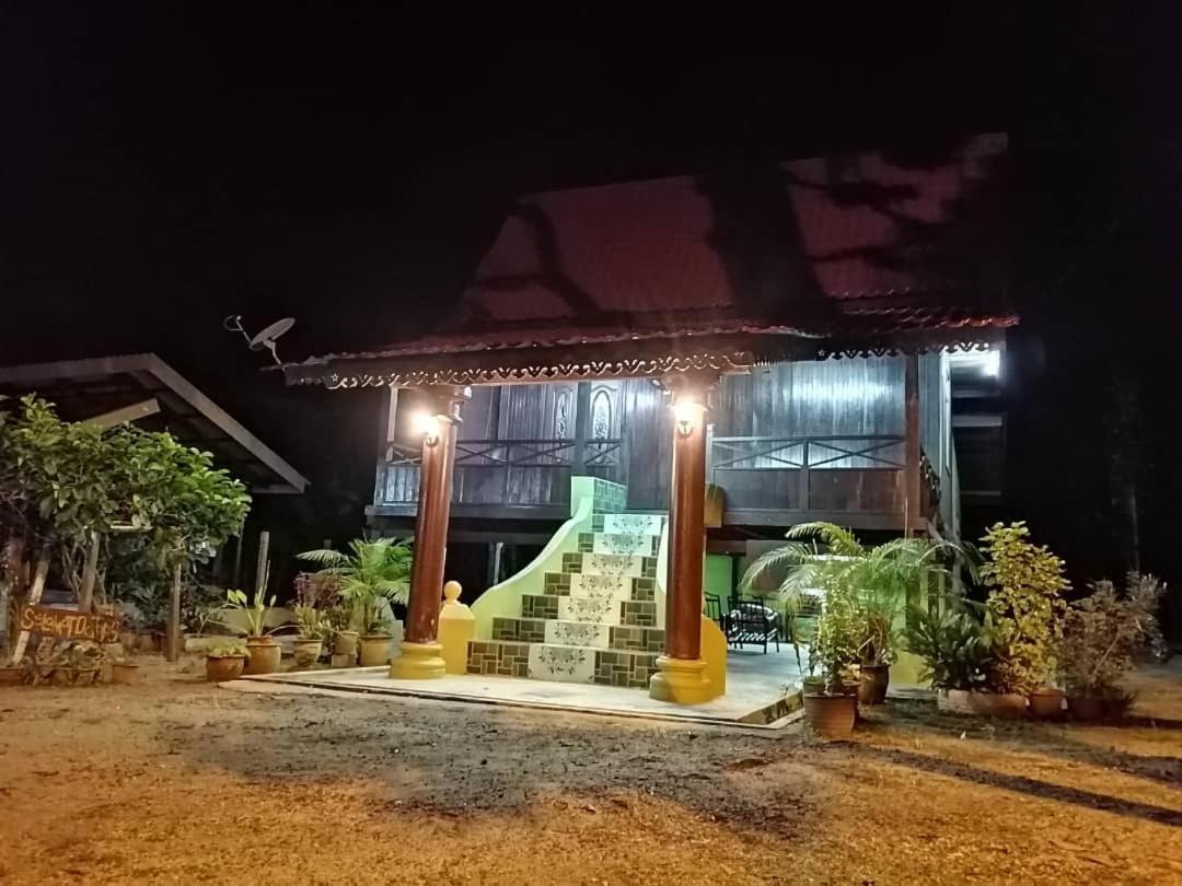 Homestay Warisan Bonda Masjid Tanah/Melaka エクステリア 写真