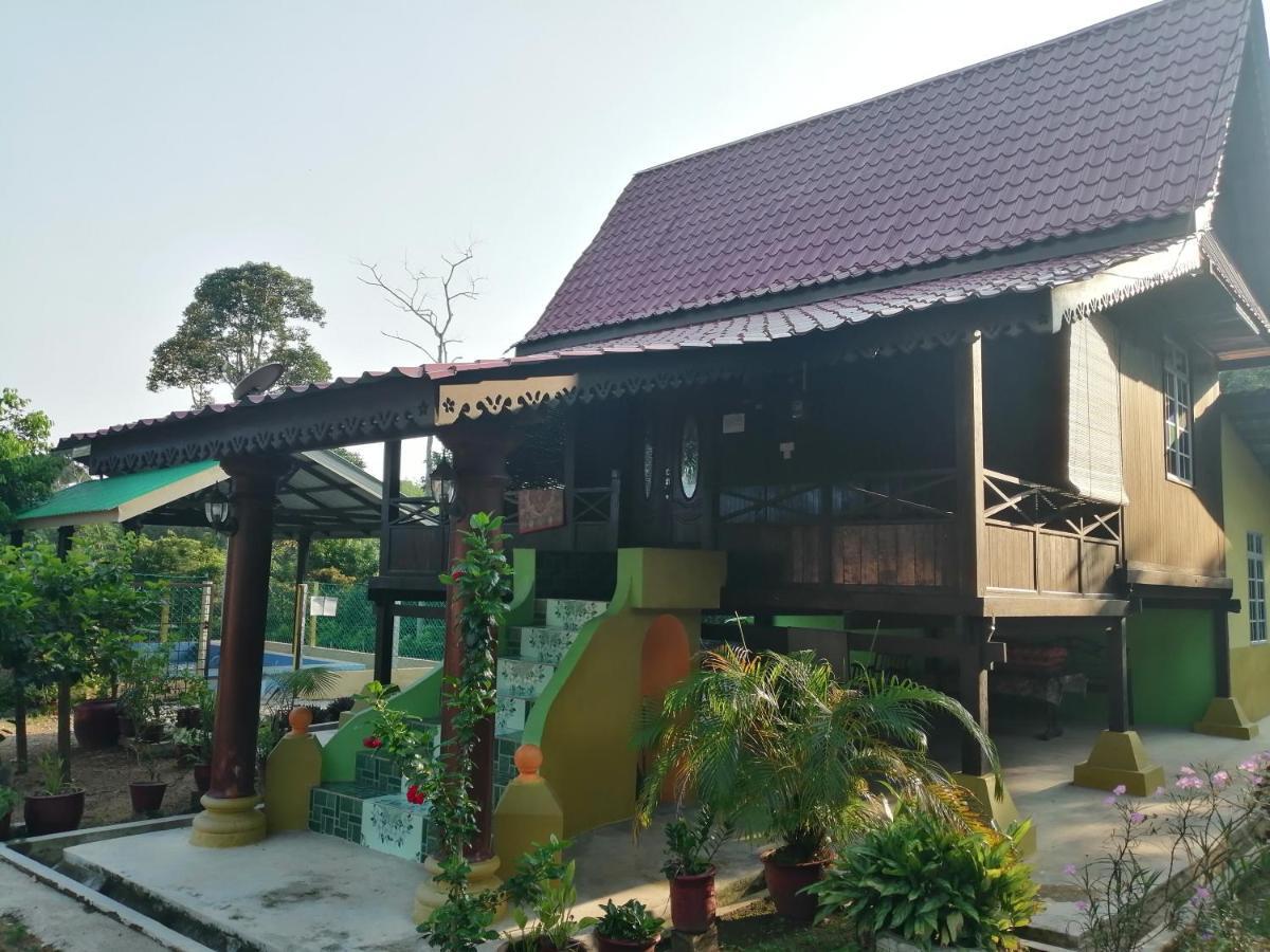 Homestay Warisan Bonda Masjid Tanah/Melaka エクステリア 写真