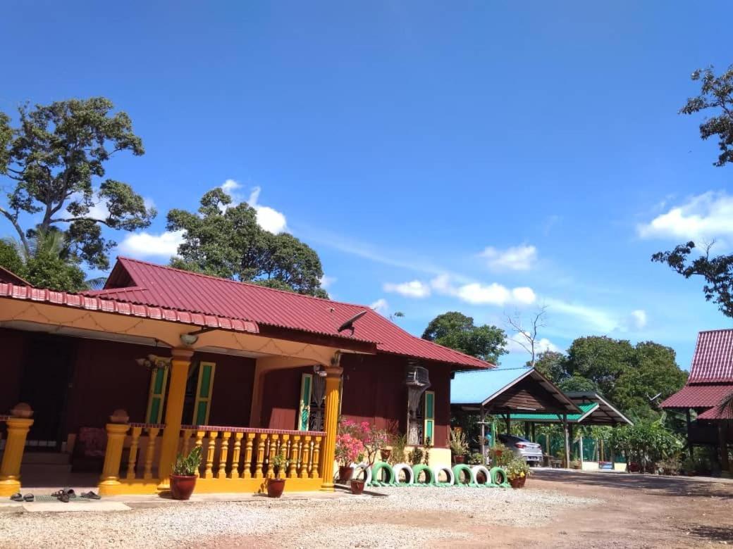 Homestay Warisan Bonda Masjid Tanah/Melaka エクステリア 写真