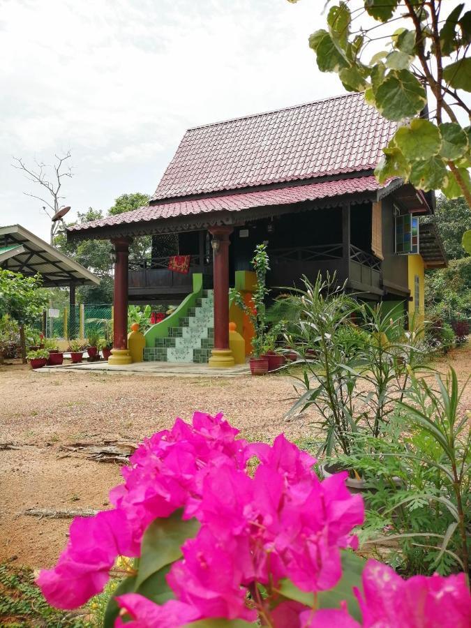 Homestay Warisan Bonda Masjid Tanah/Melaka エクステリア 写真